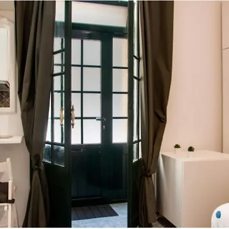 Campolide Door 公寓 *